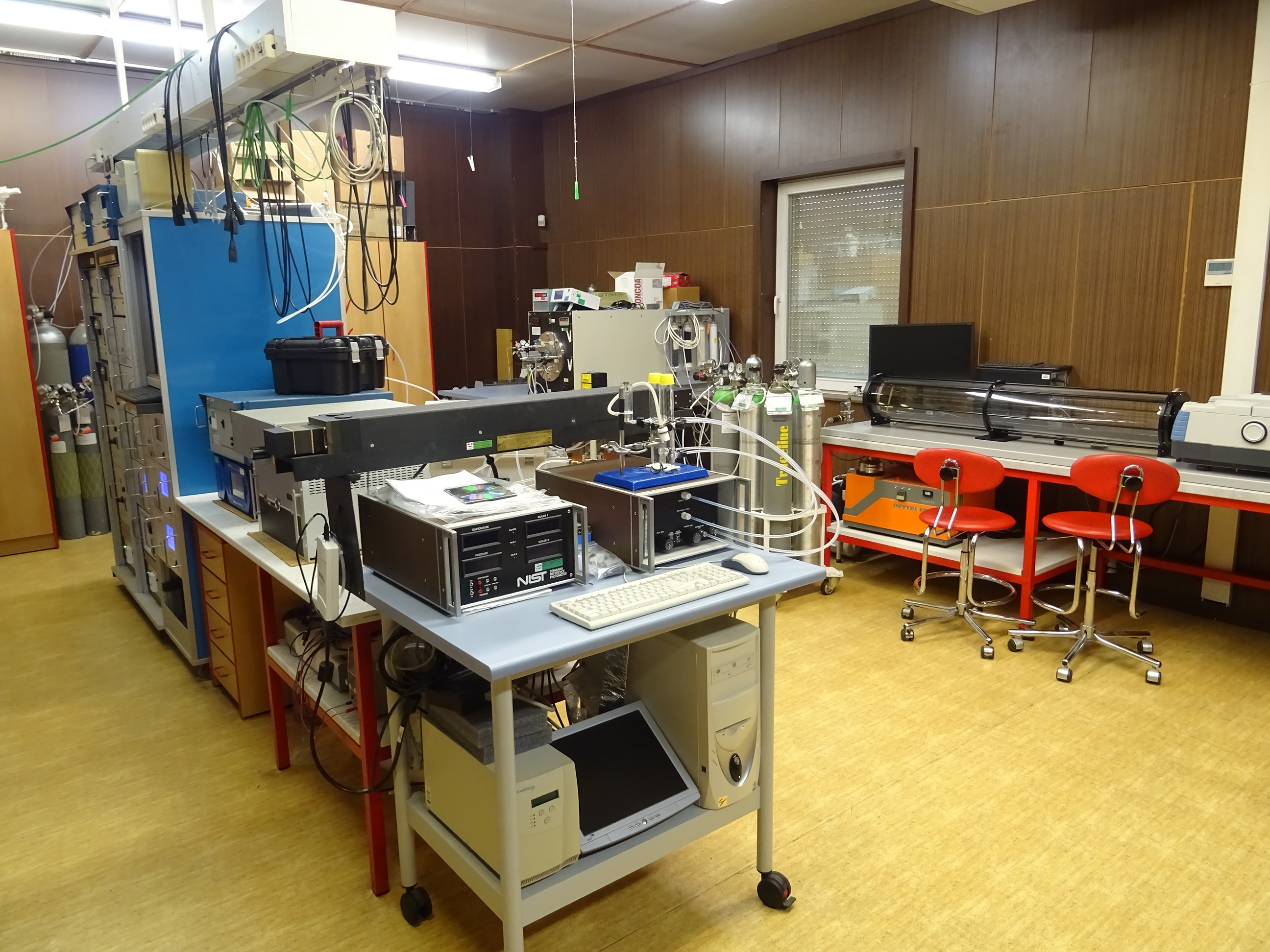 kalibrační přístroje v kalibrační laboratoři